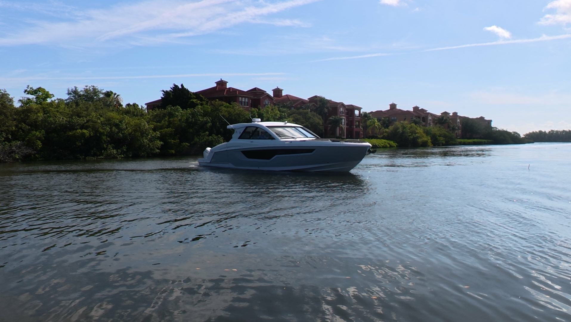 2026 Cruisers Yachts 50GLS OB - Image 10