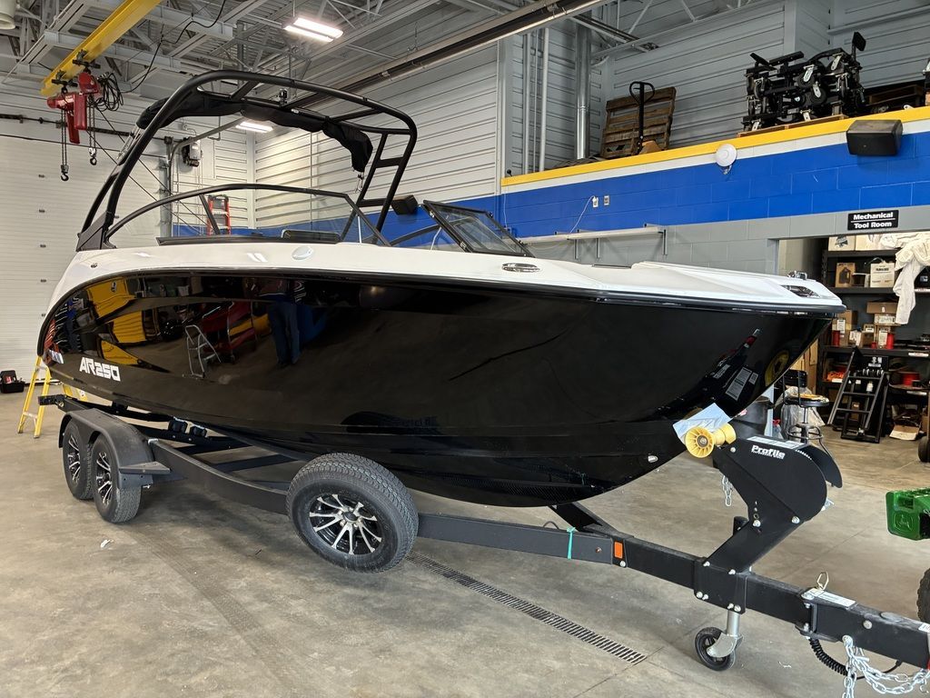 2026 Yamaha Boats AR250 - 46