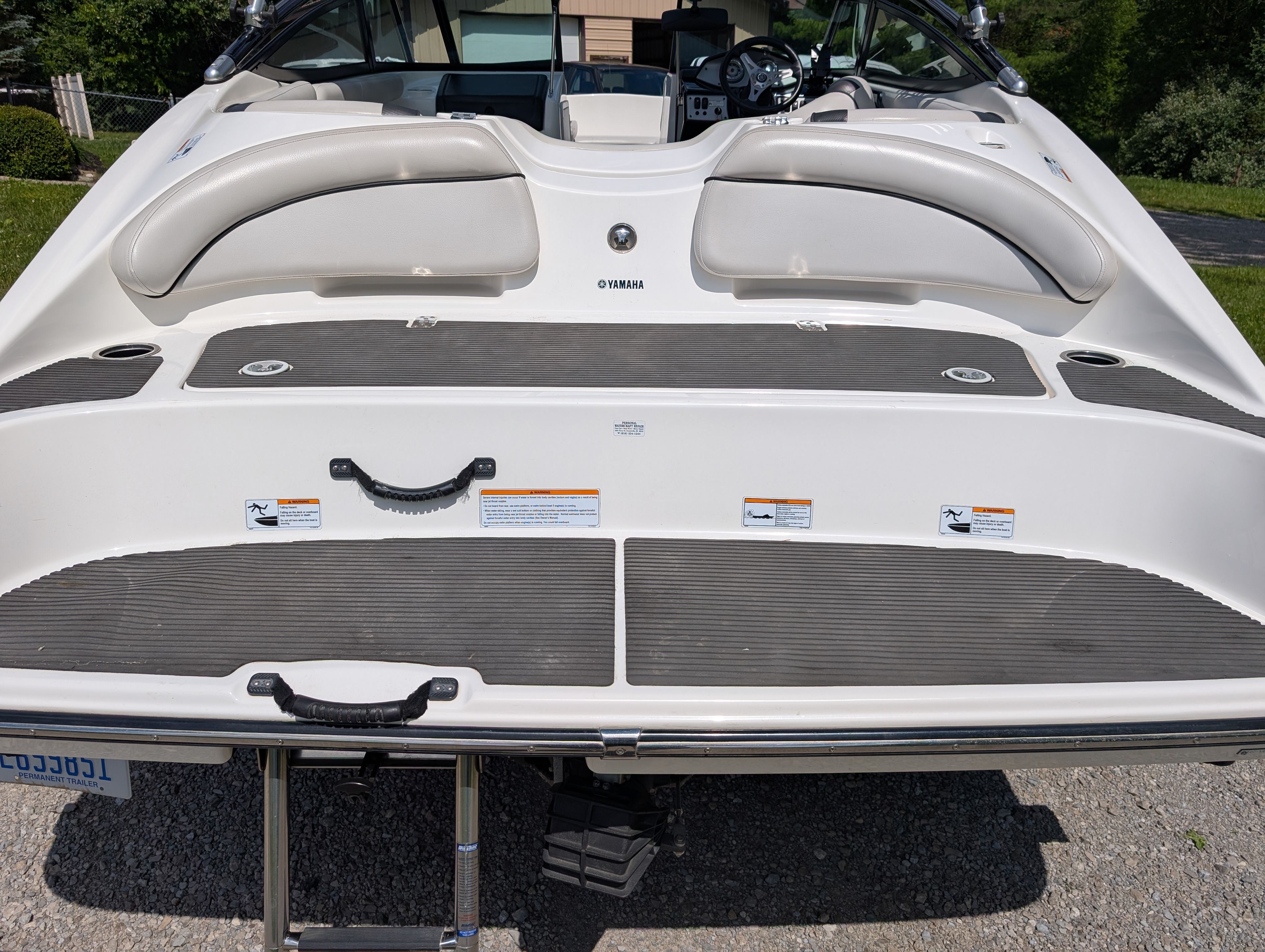 The image shows the stern of a 2014 Yamaha AR192 boat with a swim platform.