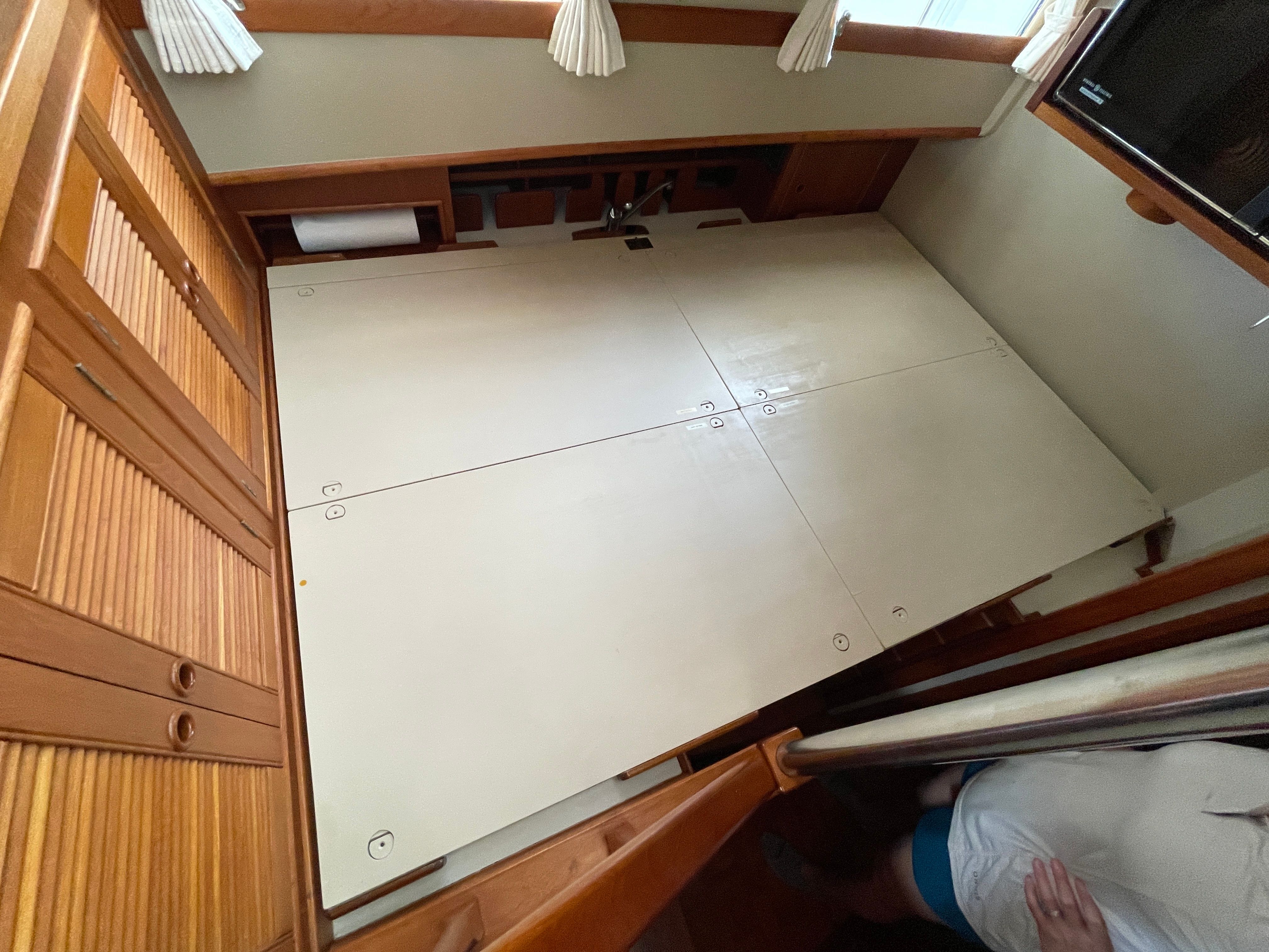 1985 Grand Banks 42 Motor Yacht - 37
