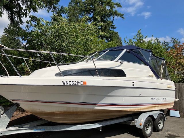 1993 Bayliner 2252 - 2