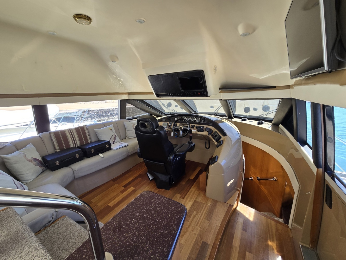 2001 Carver 570 Voyager Pilothouse - Image 25