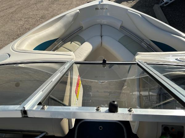 1995 Larson 174 SEI boat interior with open windshield and seating area.