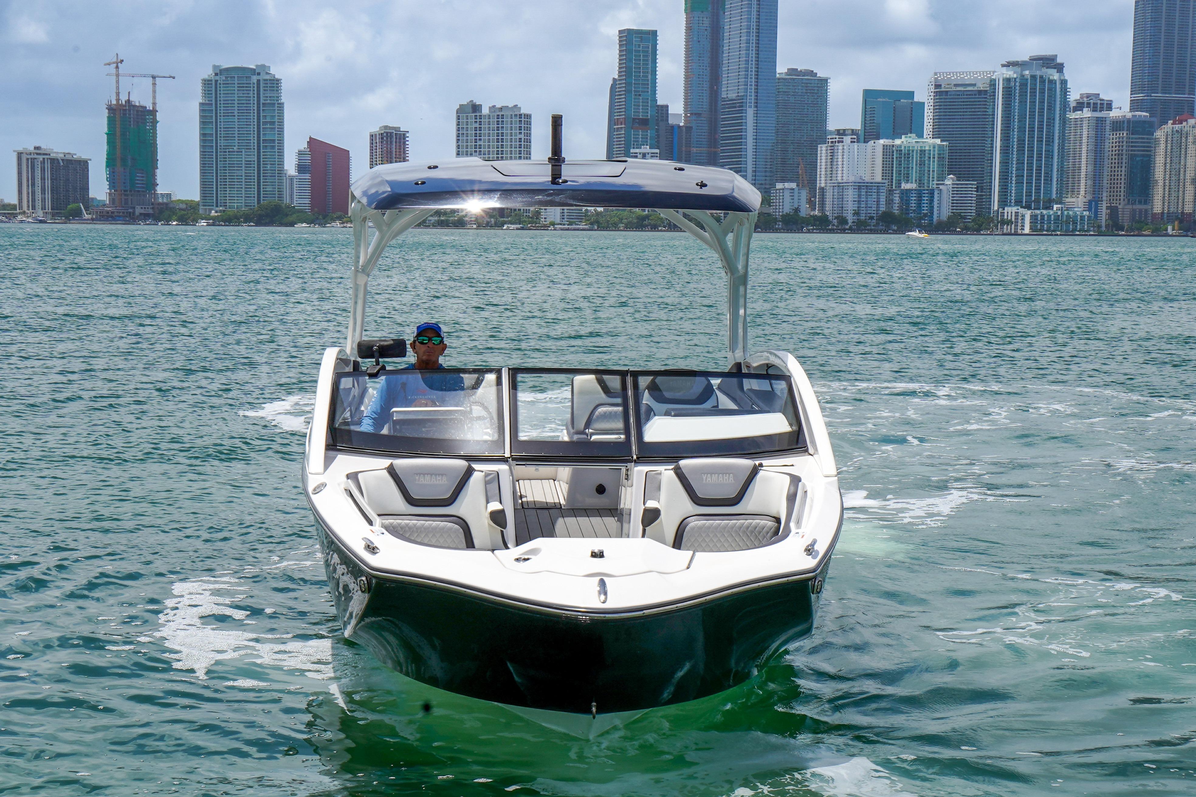 2021 Yamaha Boats 275SD cruising in urban waterfront setting.
