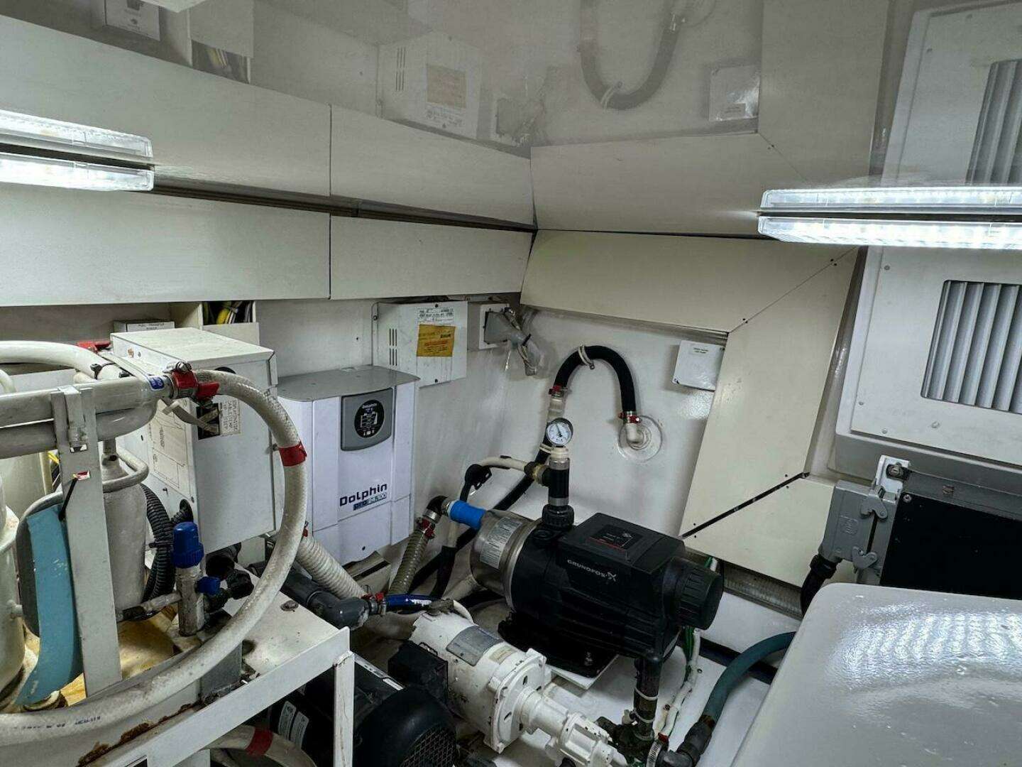 2007 Viking 52 Convertible - Image 49