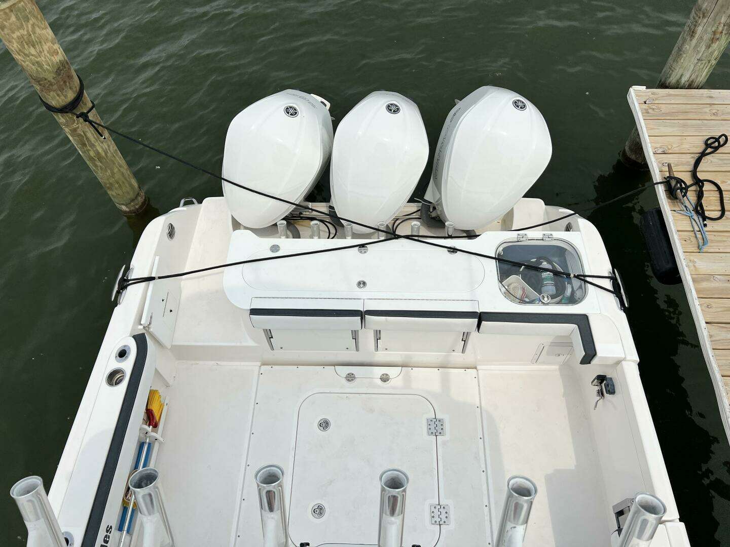 2012 Everglades 350 LX - Image 37