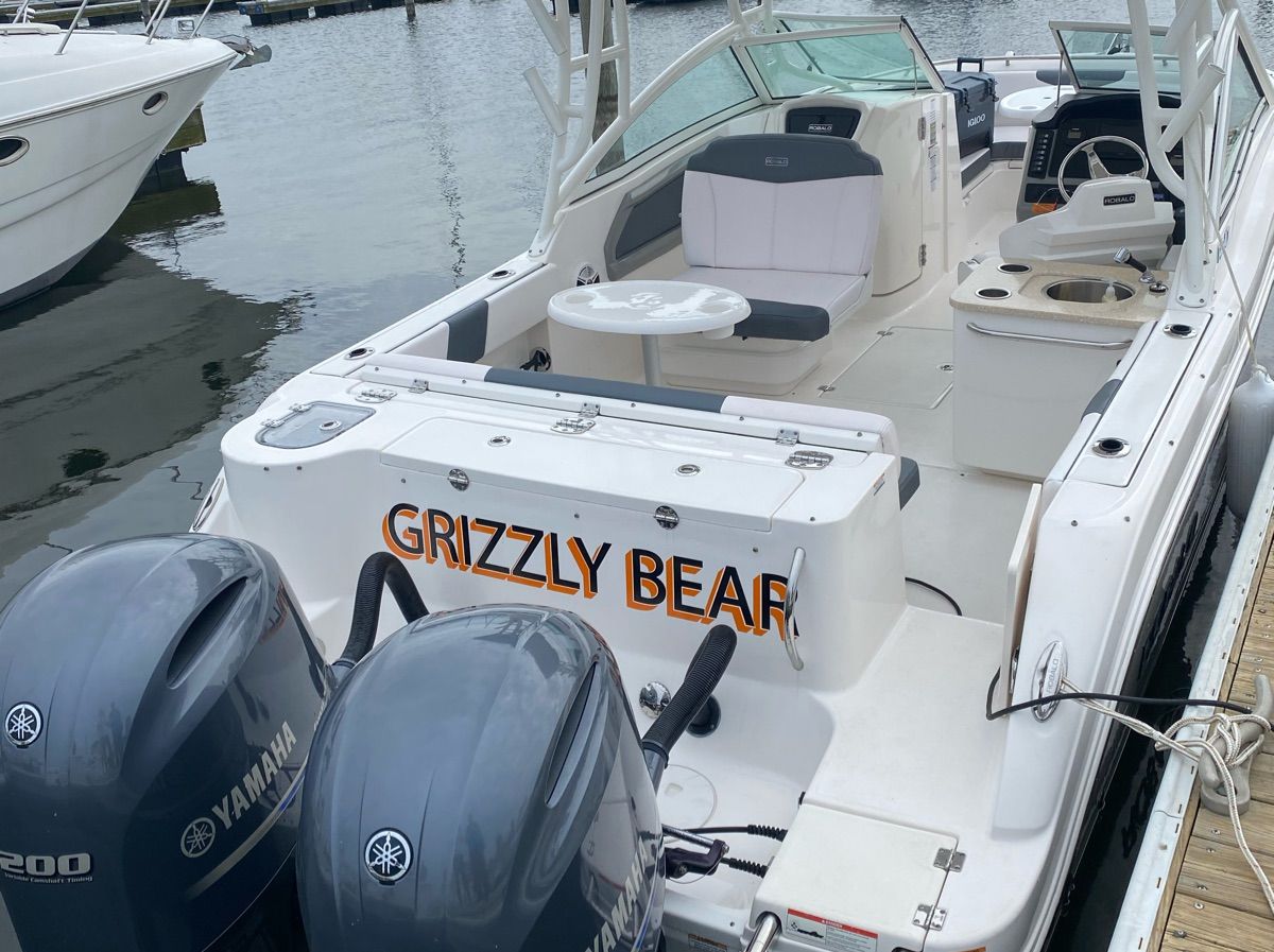 2018 Robalo R247 Dual Console - 5
