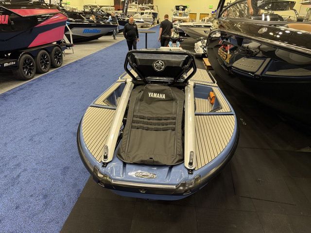 2026 Yamaha WaveRunner Crosswave® - 3