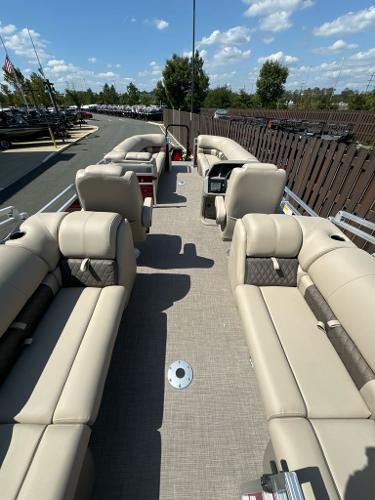 2025 Sun Tracker Party Barge 24 DLX with spacious seating and modern design.