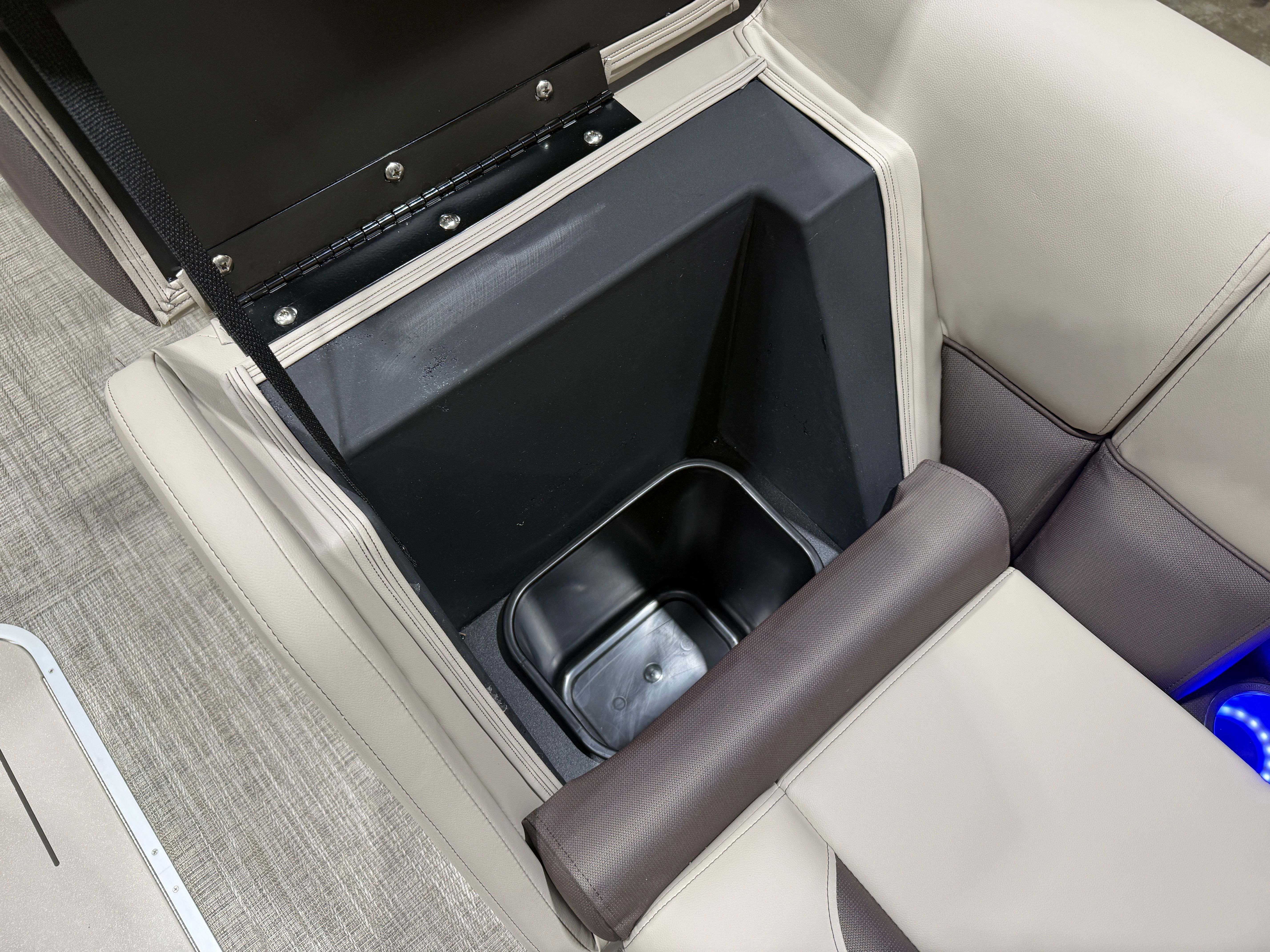 2026 Bentley Pontoons Legacy 223 Navigator Quad Lounge Tritoon & Honda 4-Stroke EFI - 28