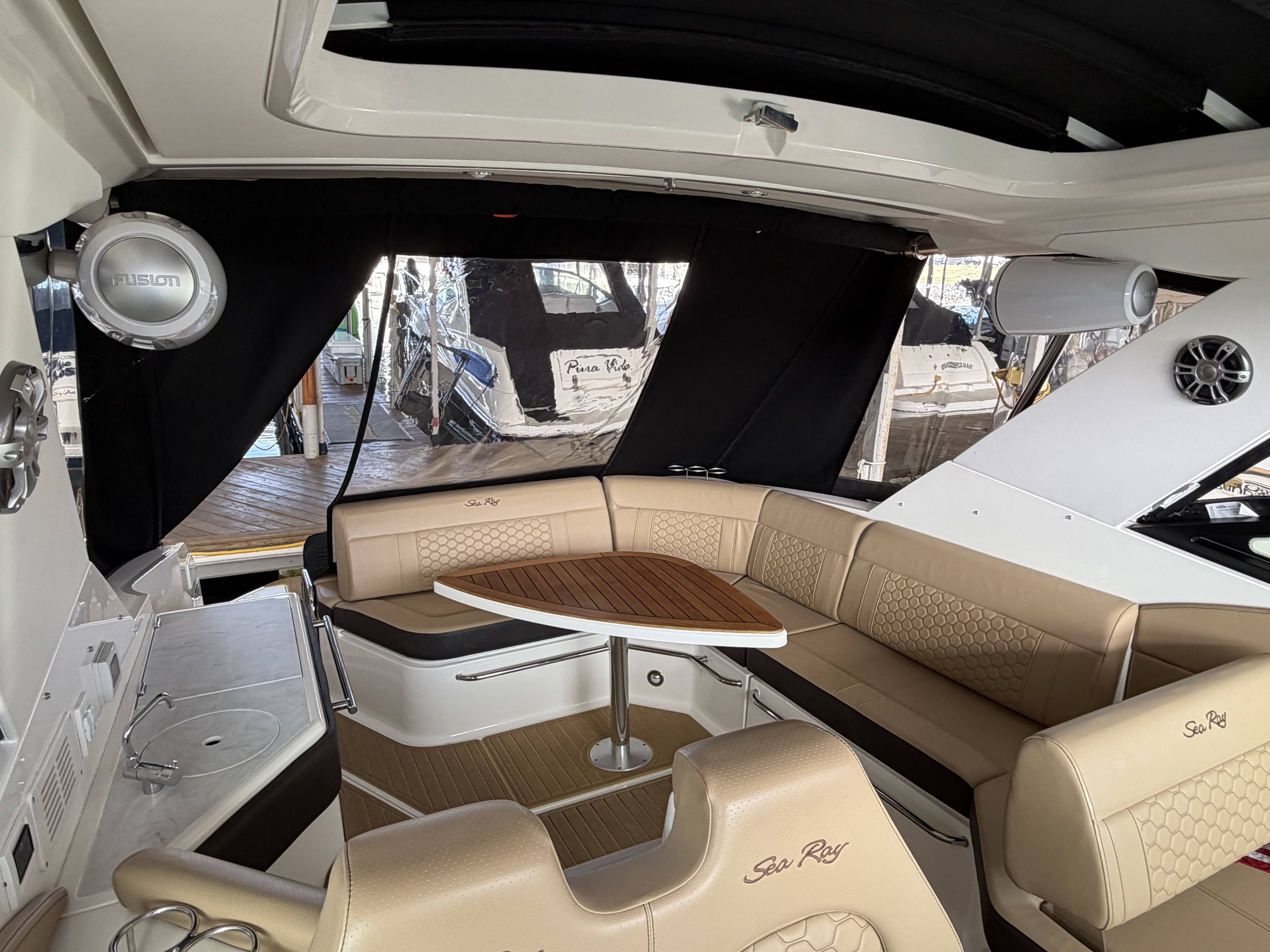 2023 Sea Ray Sundancer 320 - 25