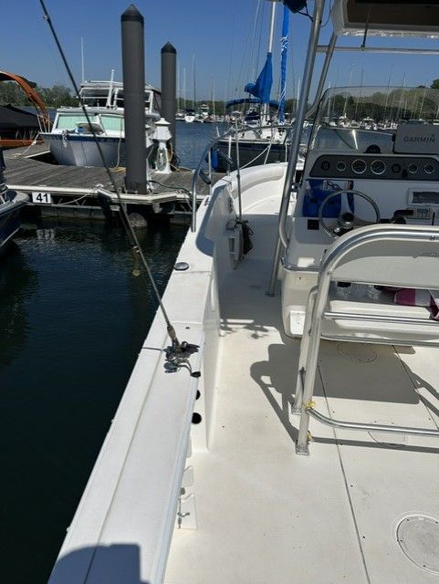 2000 Aquasport Osprey 250 docked at a marina.