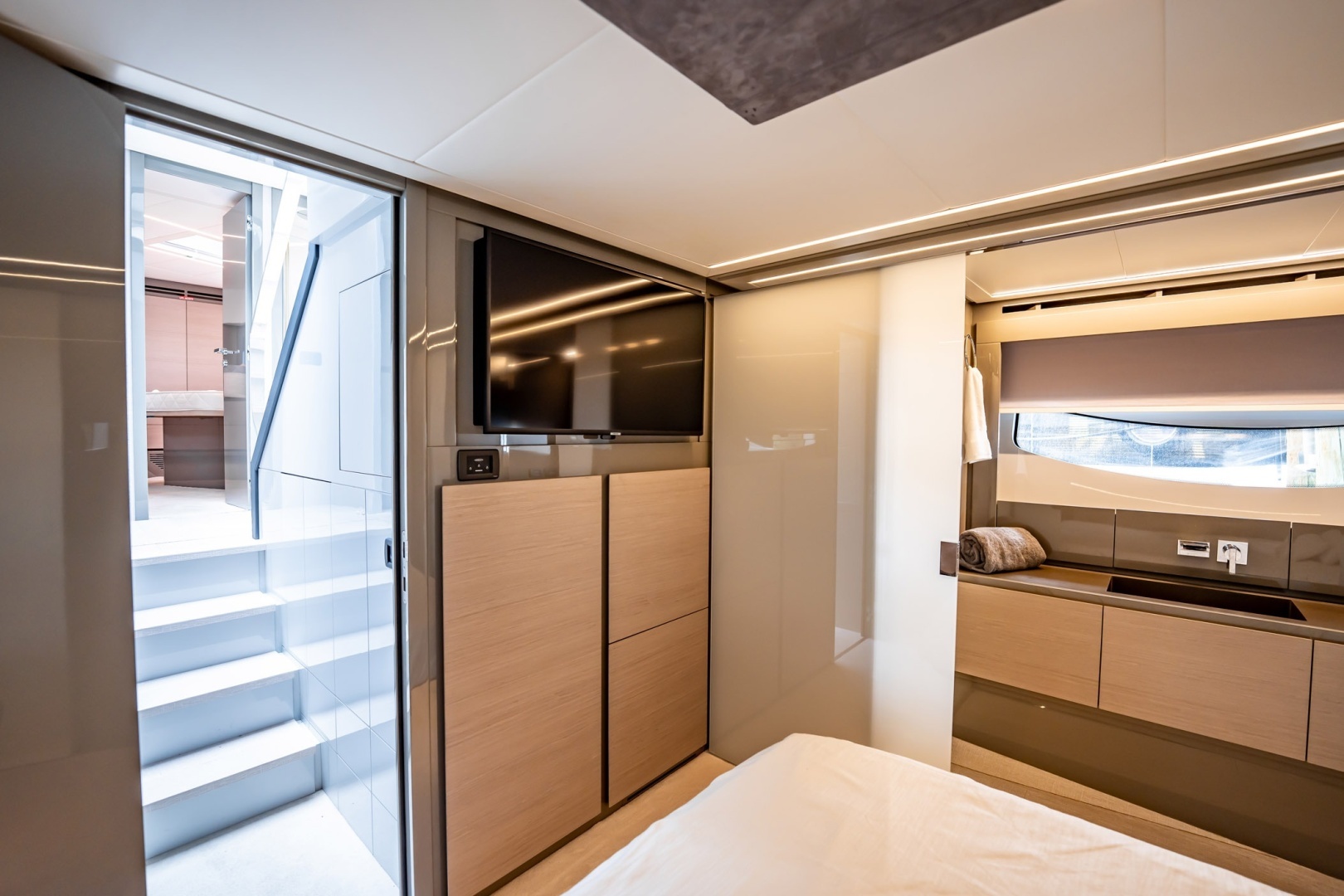 2020 Pershing 62 - Image 12