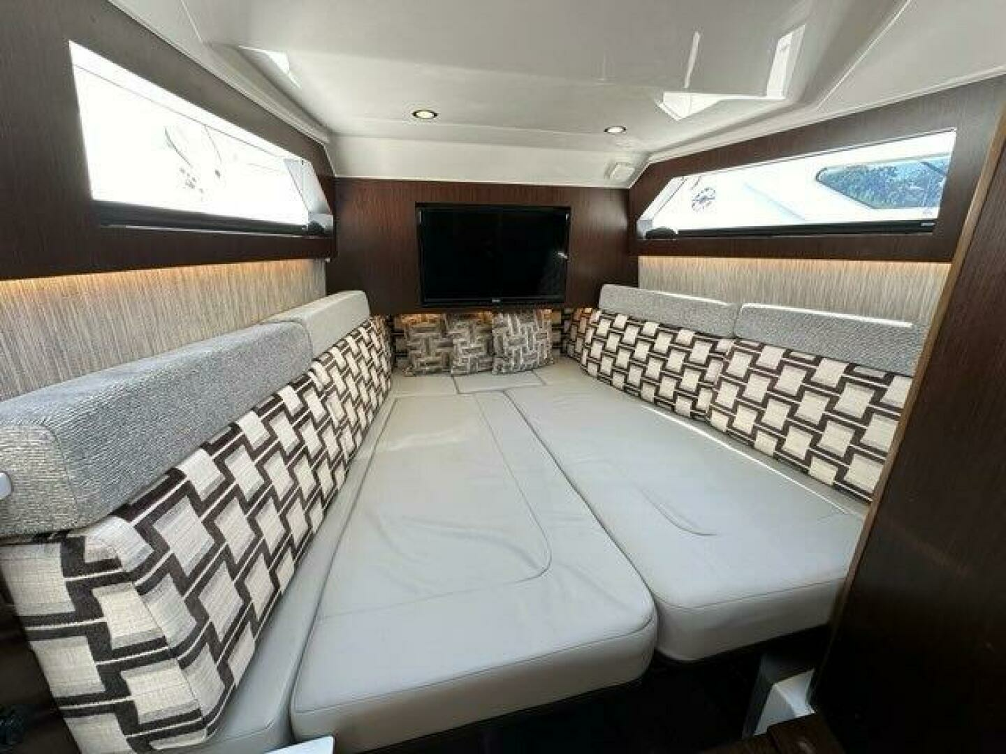 2021 Pursuit 428 Sport - Image 44