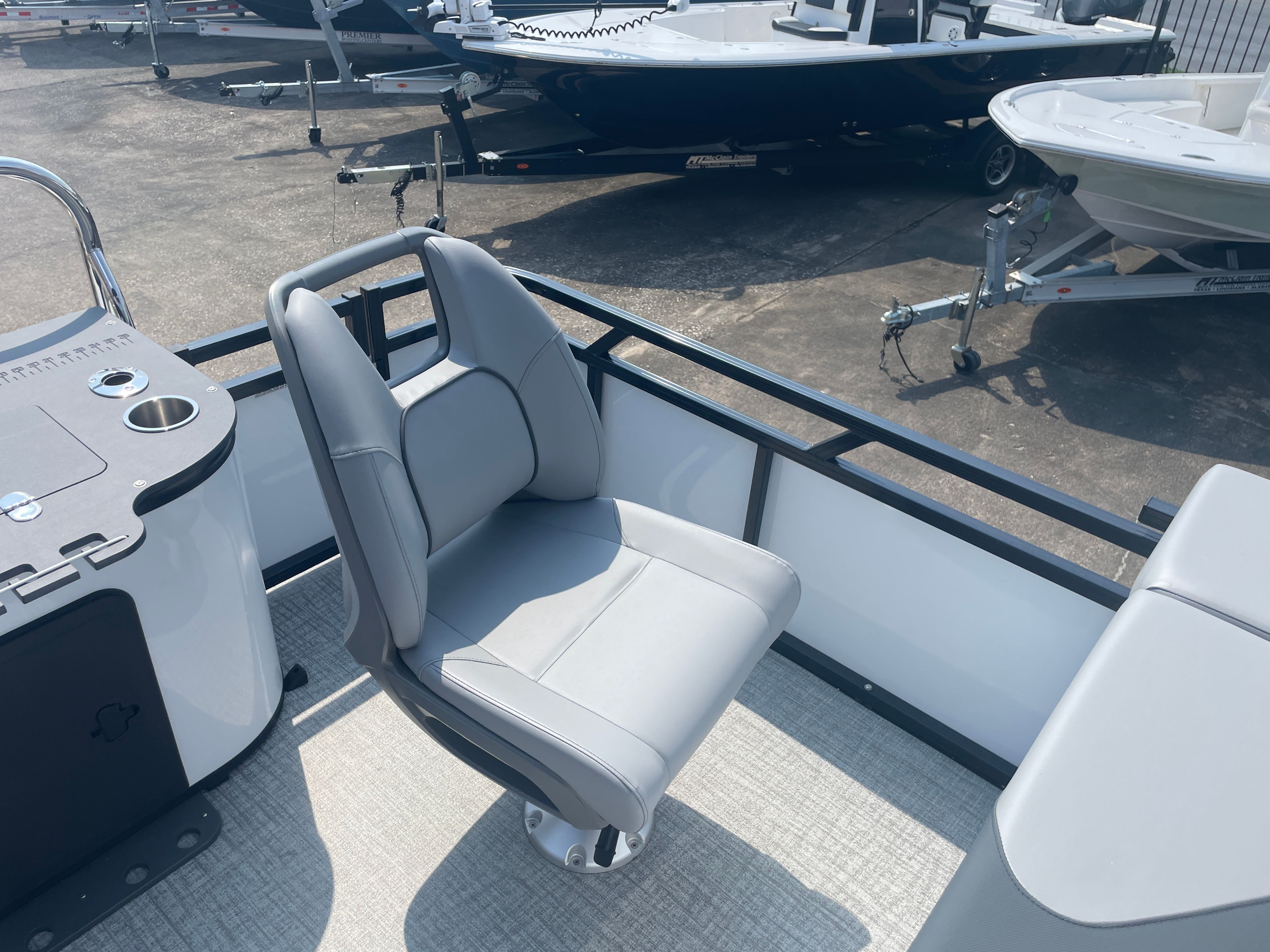2025 Avalon Venture 85 Quad Fish - 23' - 27