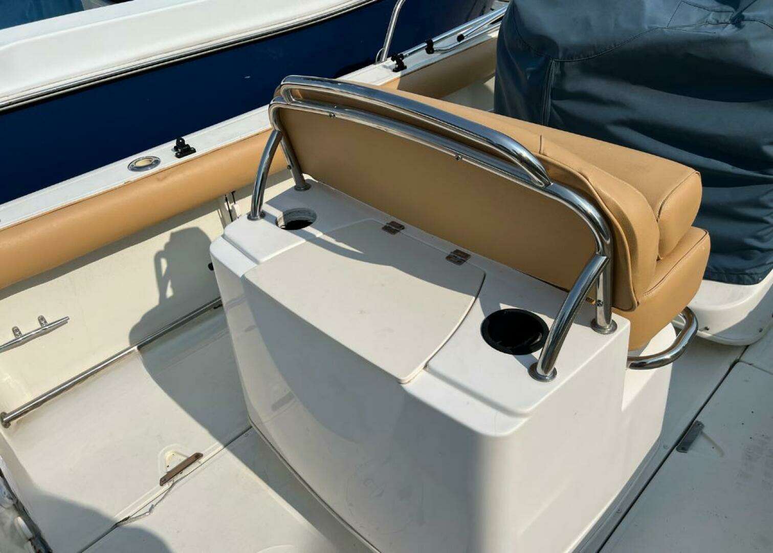 2004 Boston Whaler 210 Outrage - Image 10