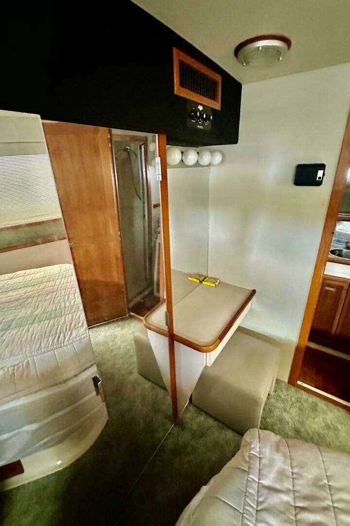 1991 Carver 3807 Aft Cabin - Image 33