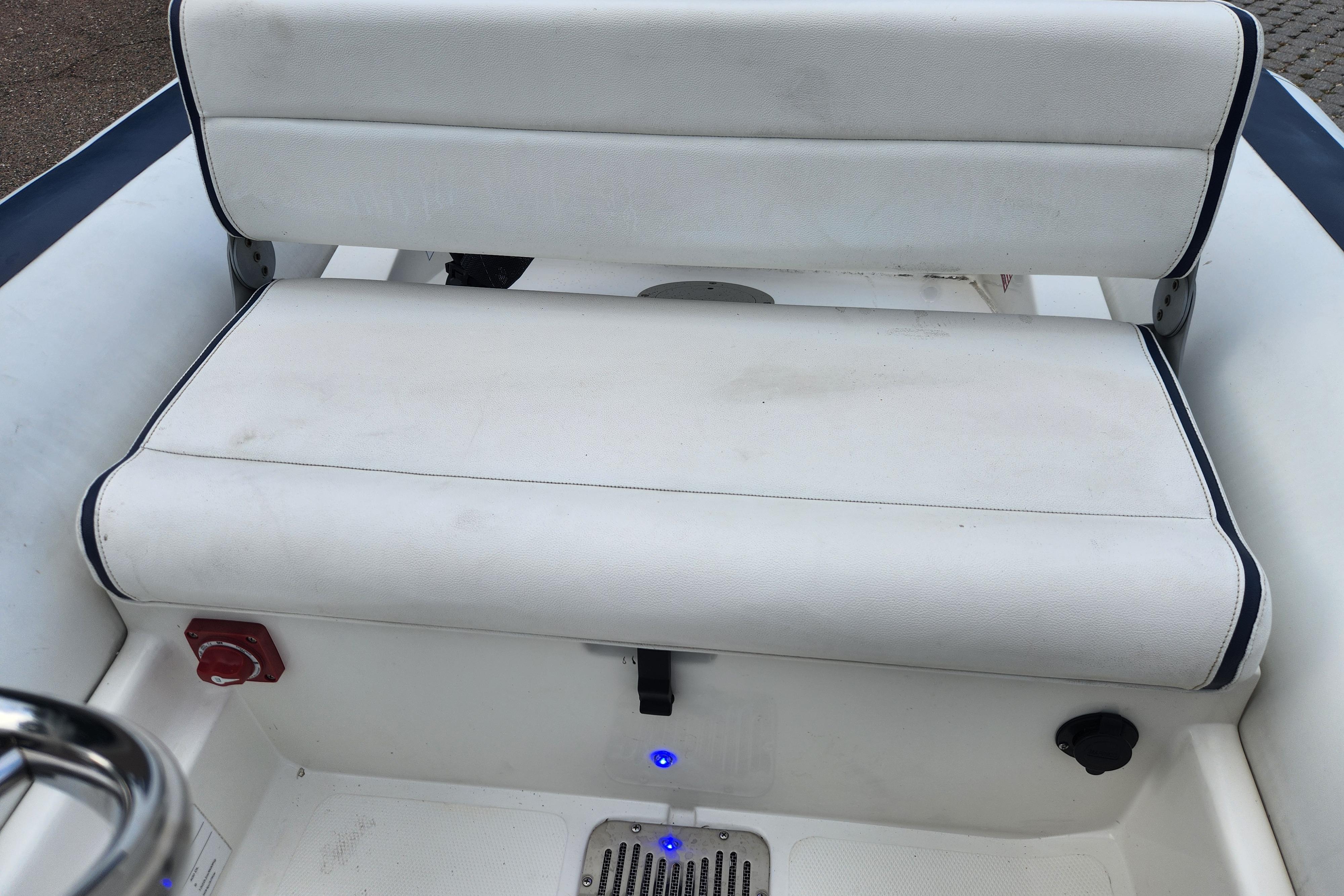 2019 Novurania DL 400 boat seat with white upholstery and blue trim.