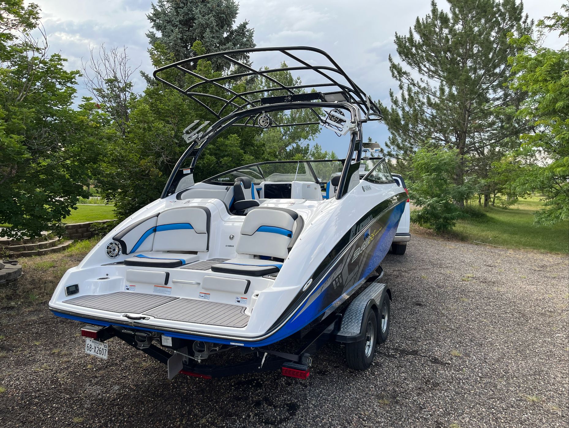 2017 Yamaha Boats 242X E-Series parked outdoors on trailer.