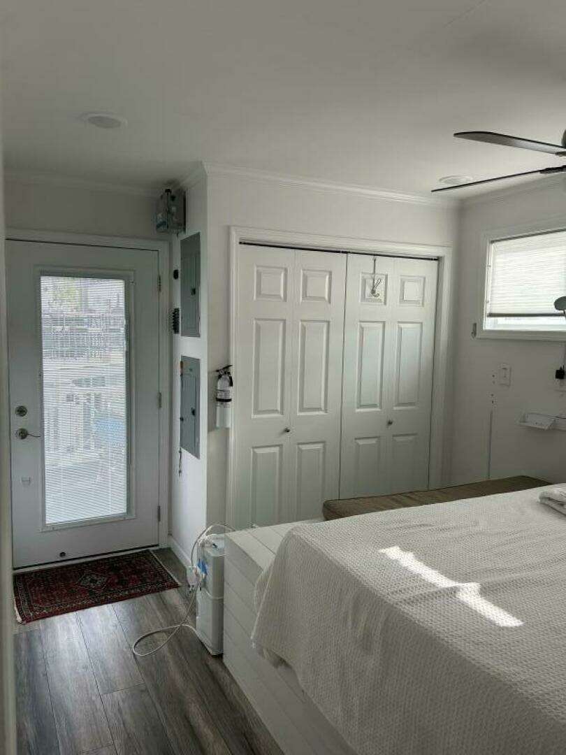 2019 Harbor Home Cozy Cottage 52' x 16' Tiny Boat - Image 16