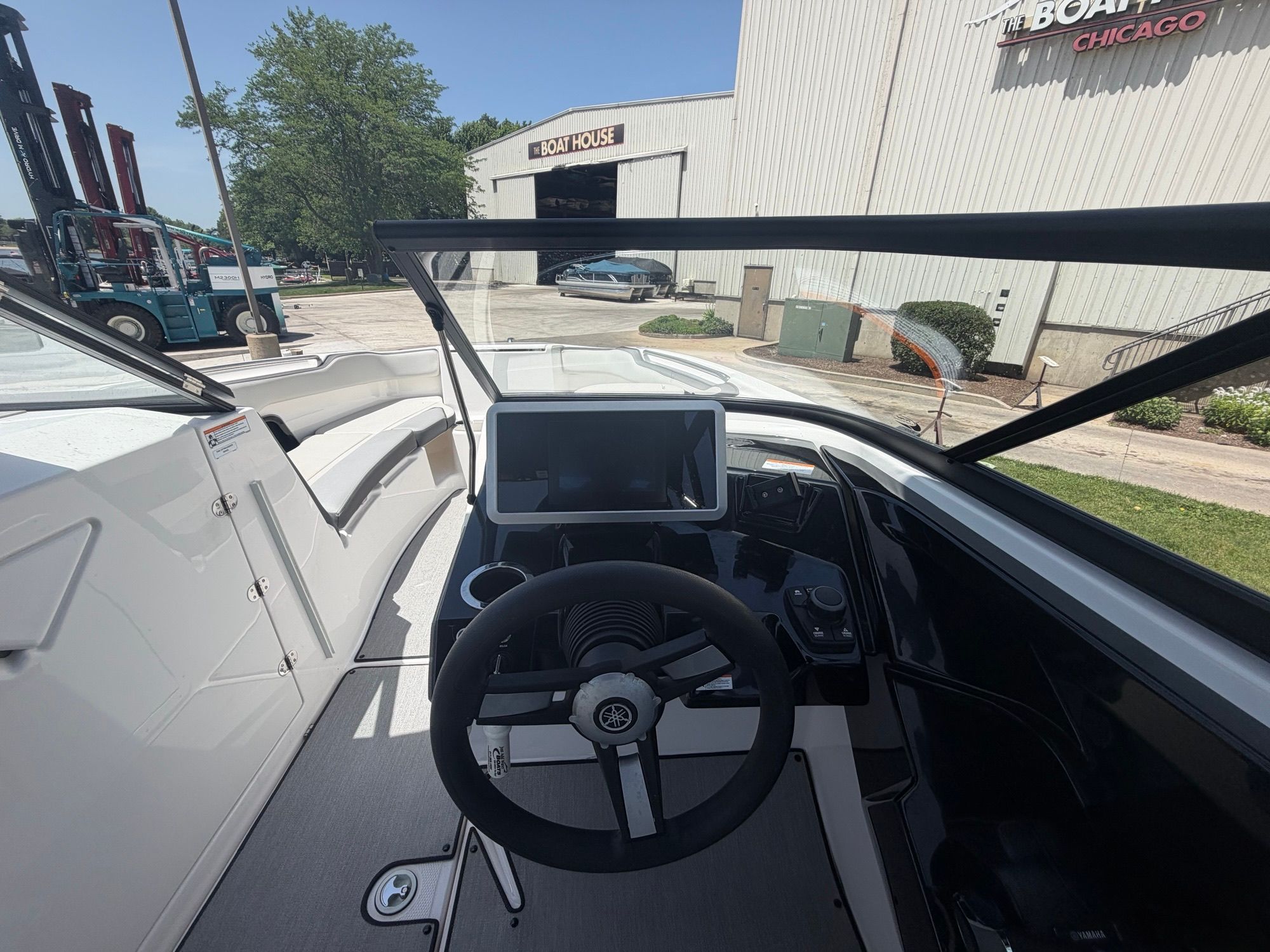 2021 Yamaha Boats AR250 - 11