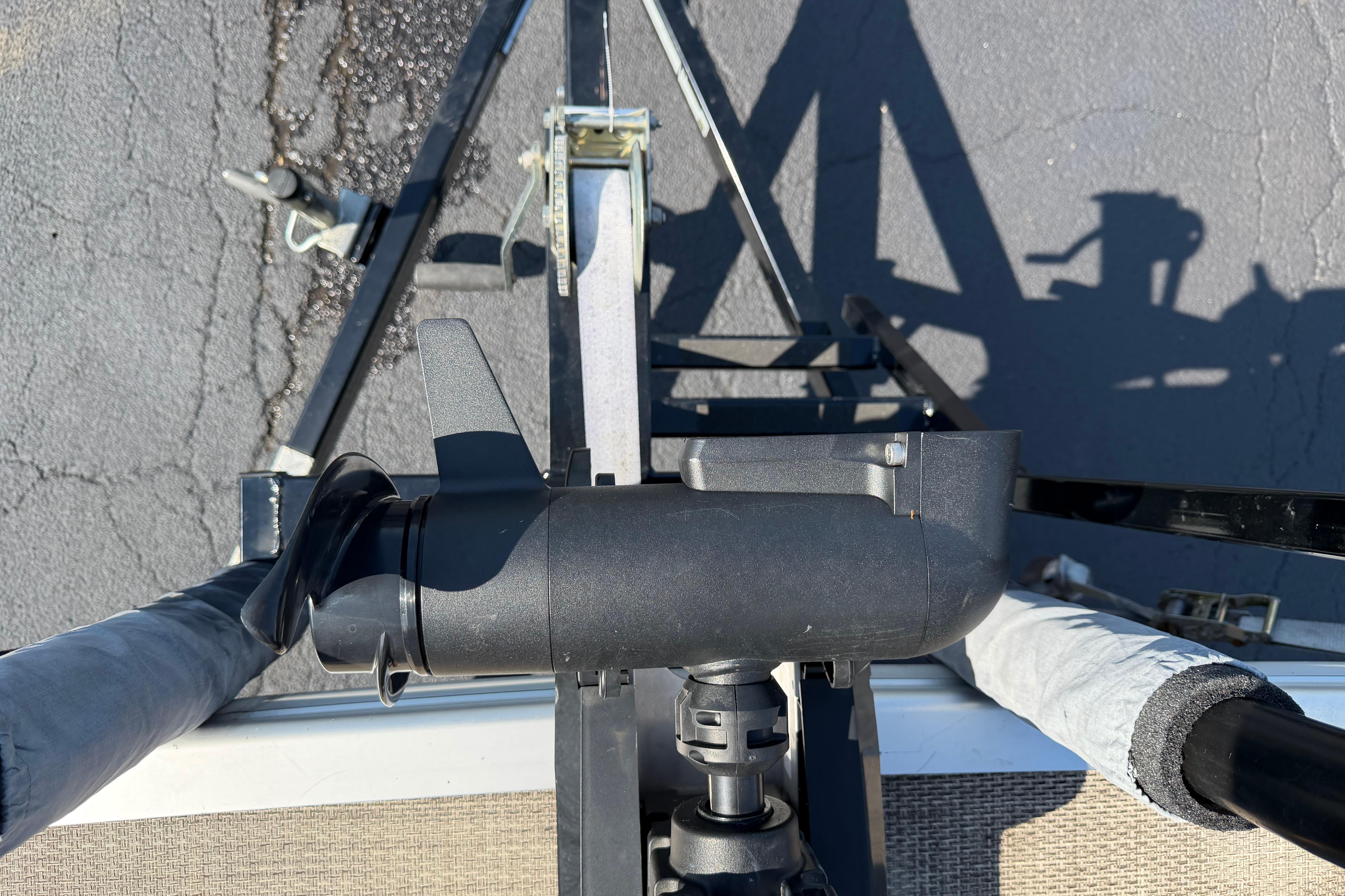 Overhead view of 2018 Bennington 21 SF boat trailer hitch on asphalt.
