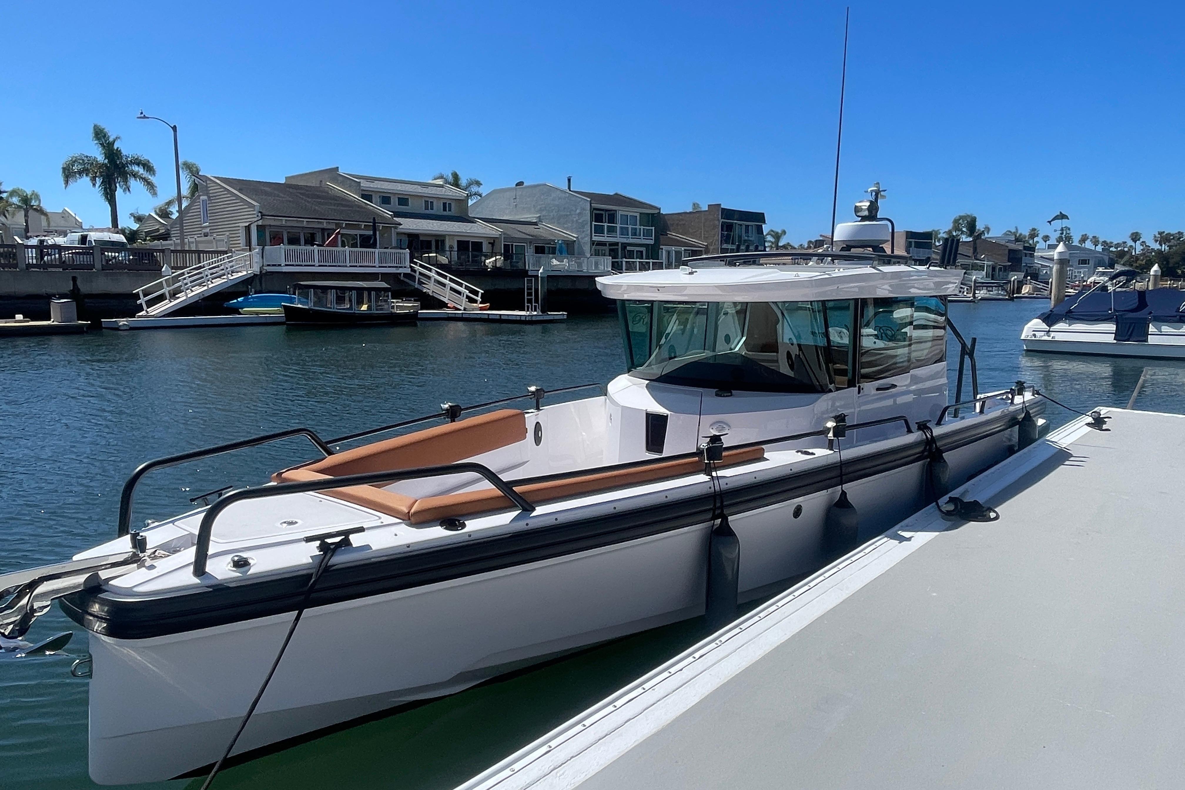 2022 Axopar 28 Cabin