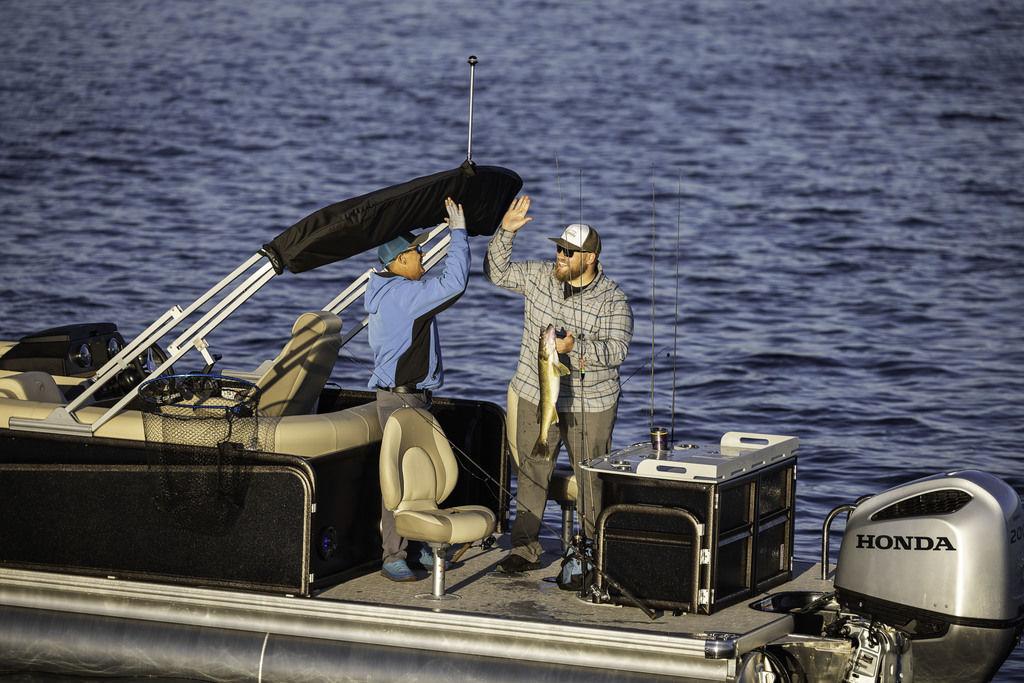 2025 Premier 230 SunSation Angler - 2