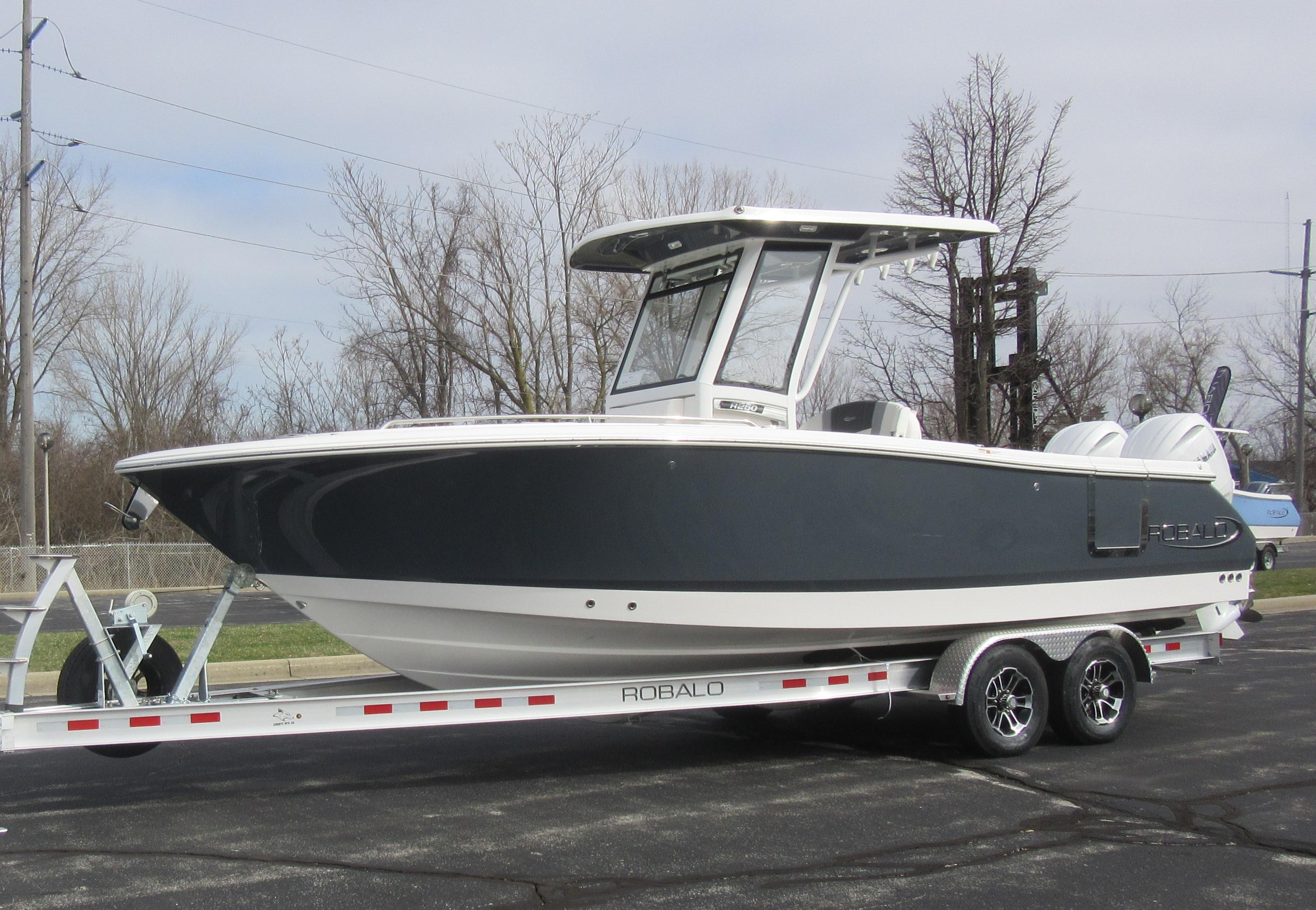 2024 Robalo R250 Center Console