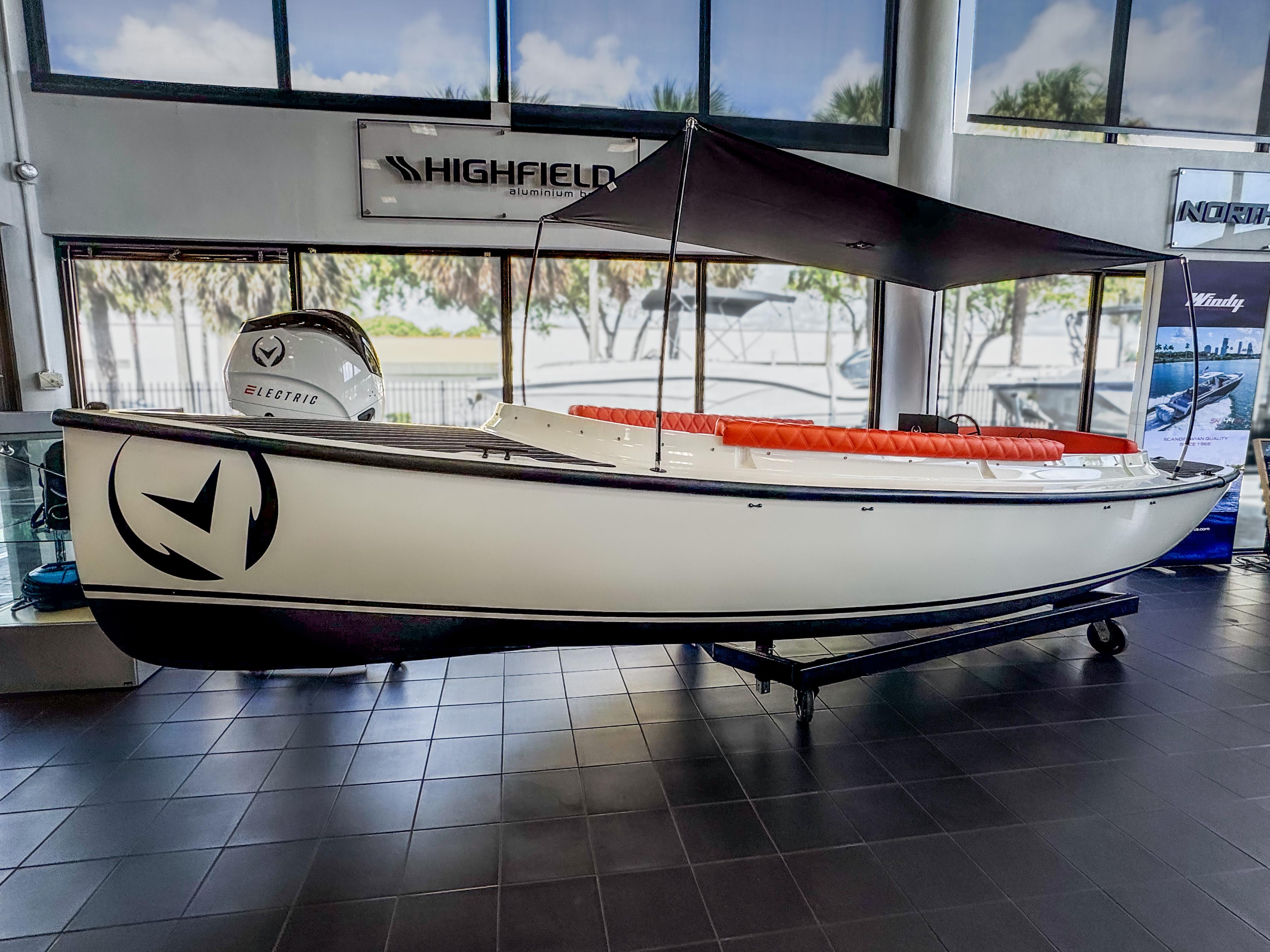 2026 Vision Marine Technologies Fantail 217
