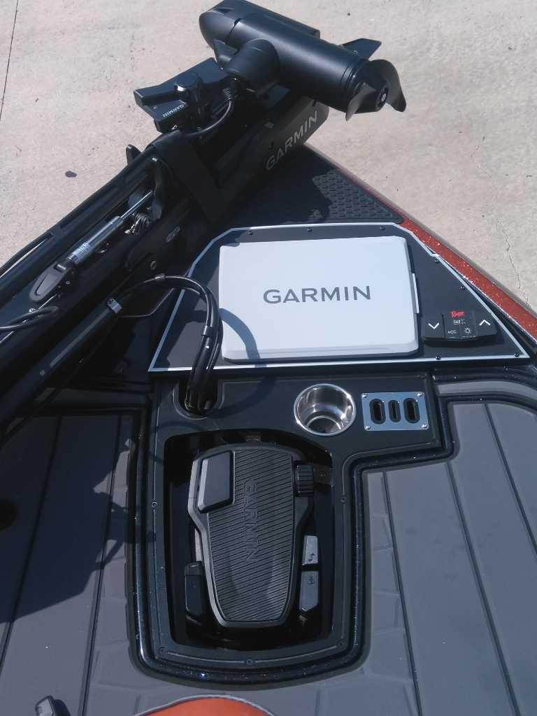2025 Ranger Z520R Cup-Equipped boat with Garmin navigation system and foot pedal controls.