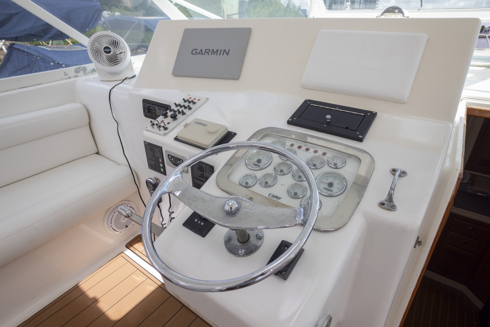 2000 Cabo 45 EXPRESS - Image 16