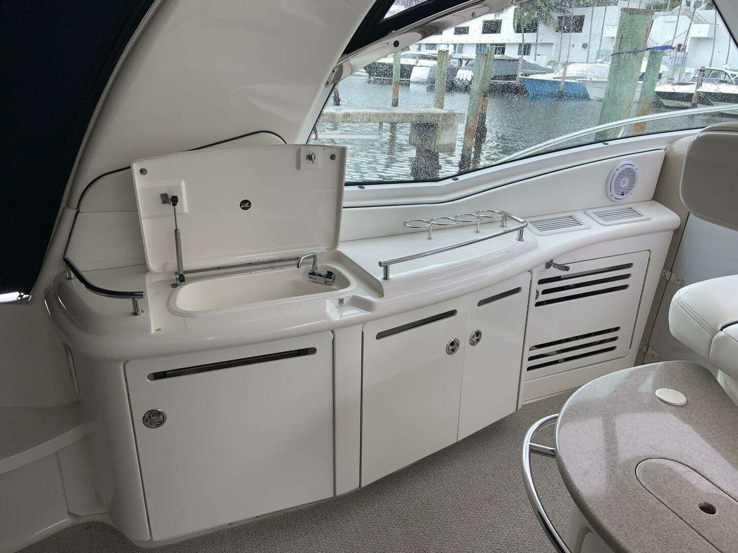 2005 Sea Ray 500 Sundancer - Image 9