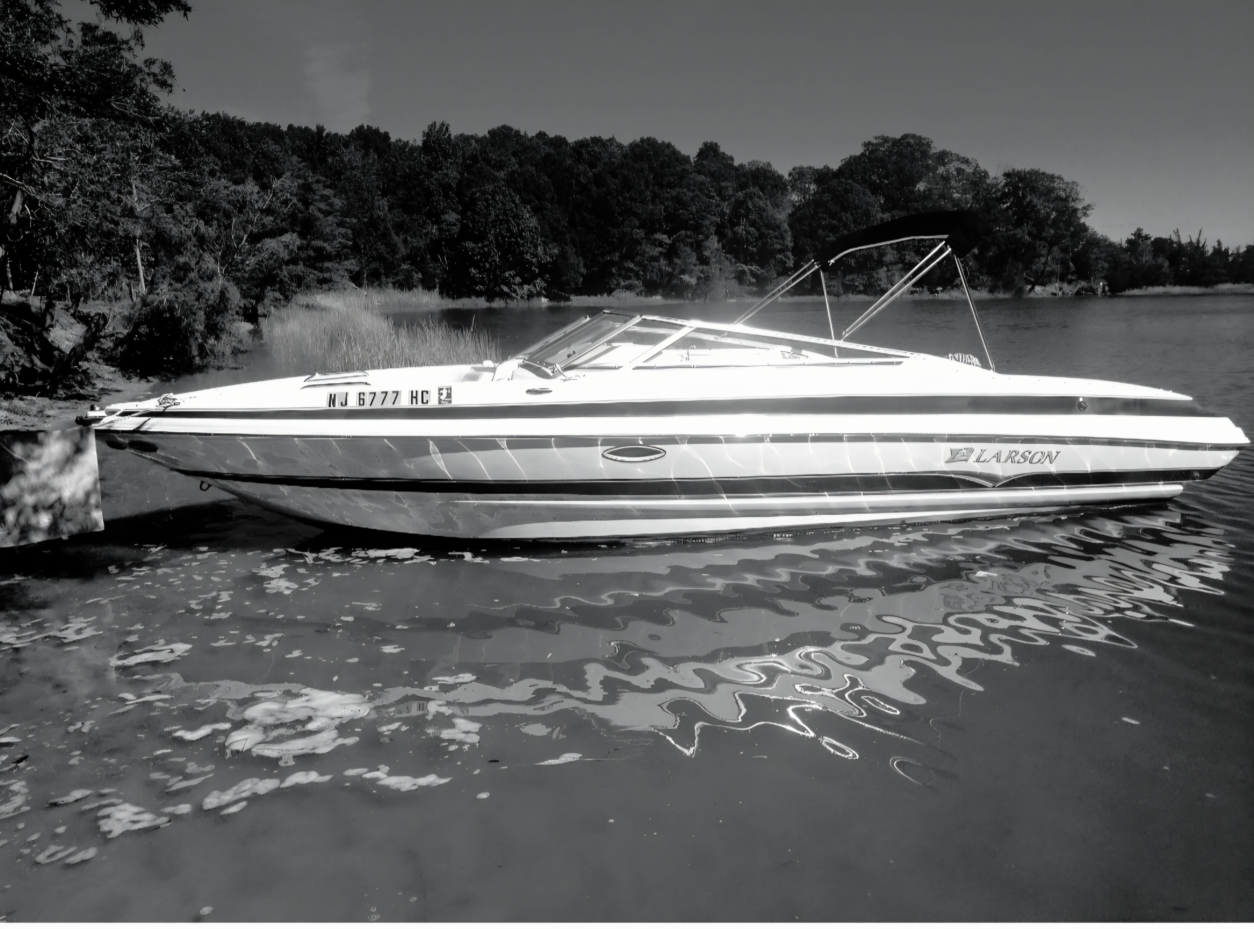 2007 Larsen LXi 268 boat on calm water.