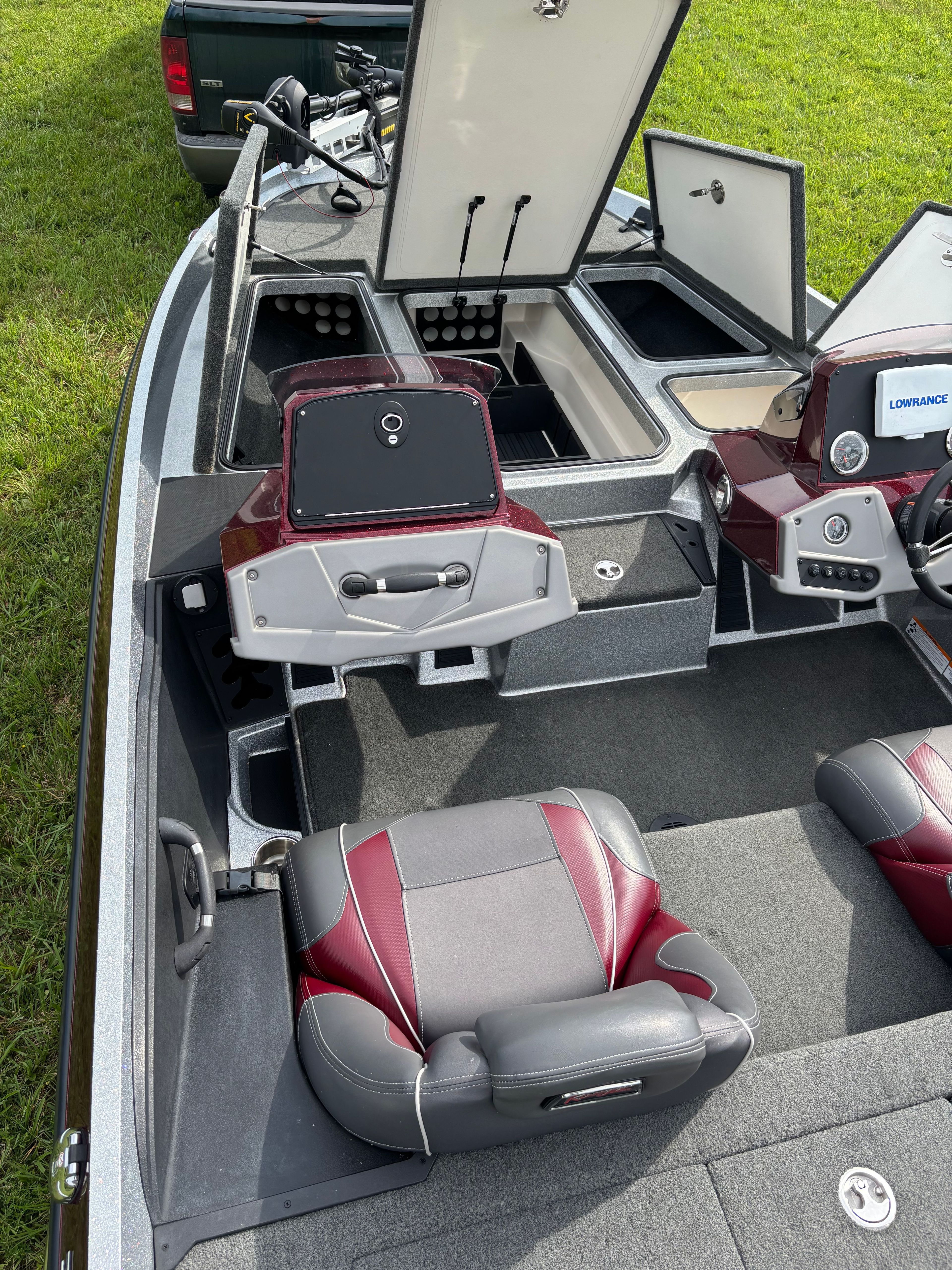 The image shows the interior of a Ranger Z 185 boat with gray and red seats.