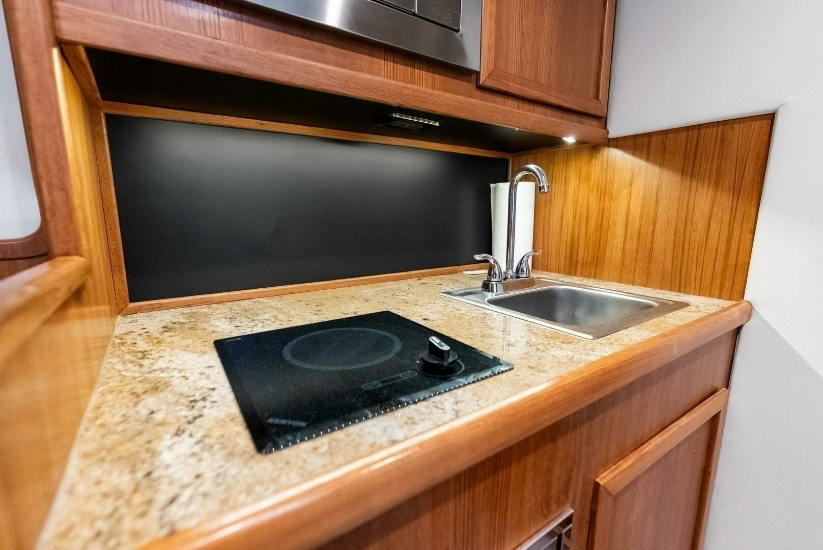 2018 Custom Carolina 35 Express - Image 31
