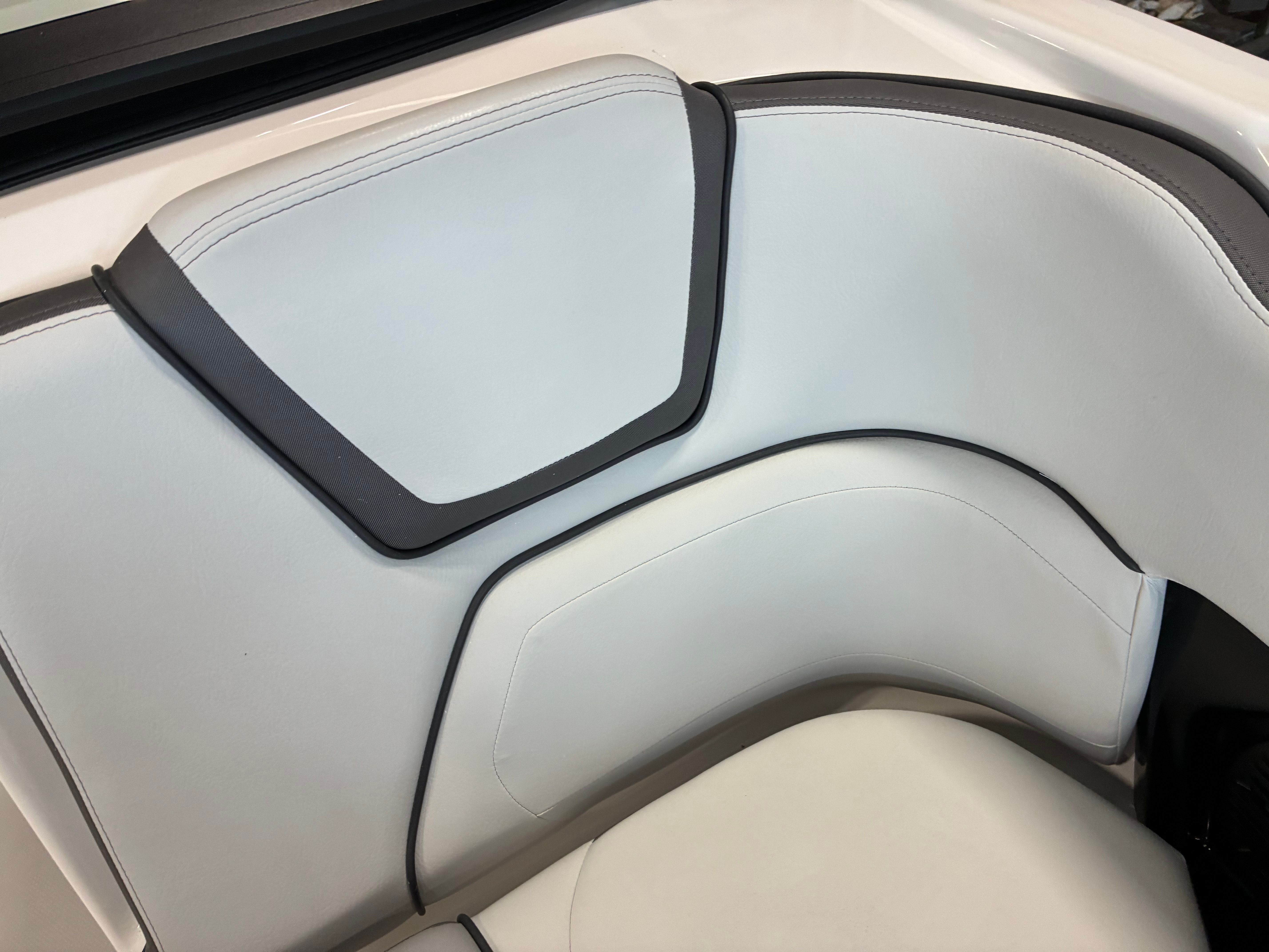 2026 Yamaha Boats AR250 - 17
