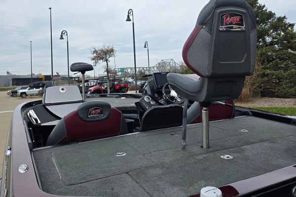 2017 Ranger Z520C fishing boat with elevated seating and spacious deck.