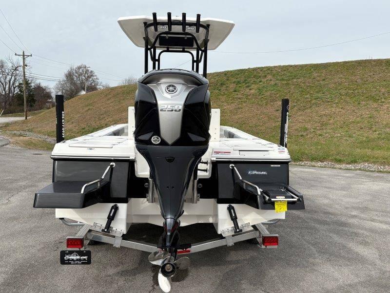 2025 Robalo 226 Cayman - 15