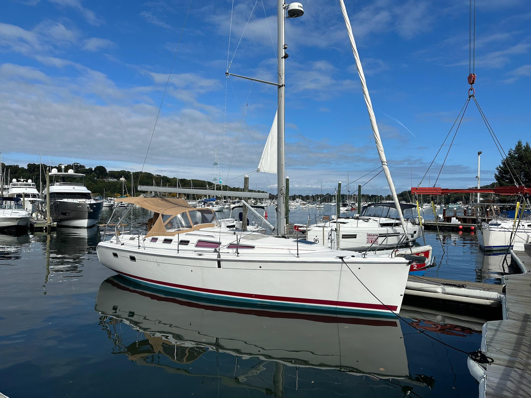 2005 Hunter 38