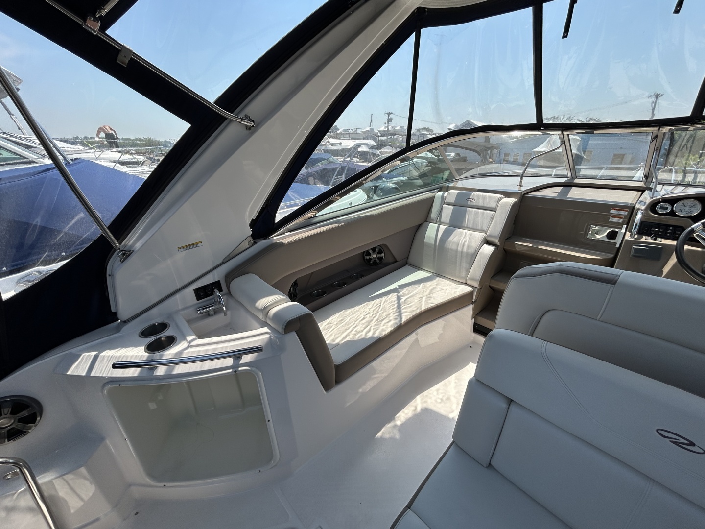 2017 Regal 28 Express - Image 10