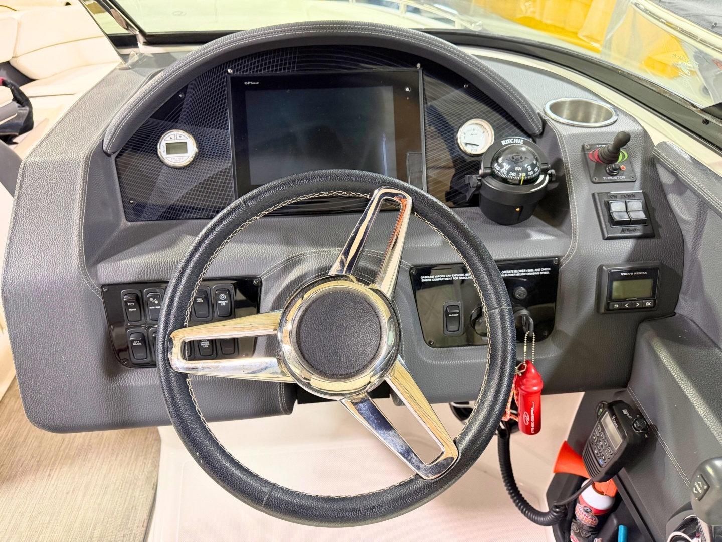 2019 Regal 2800 Bowrider - Image 7