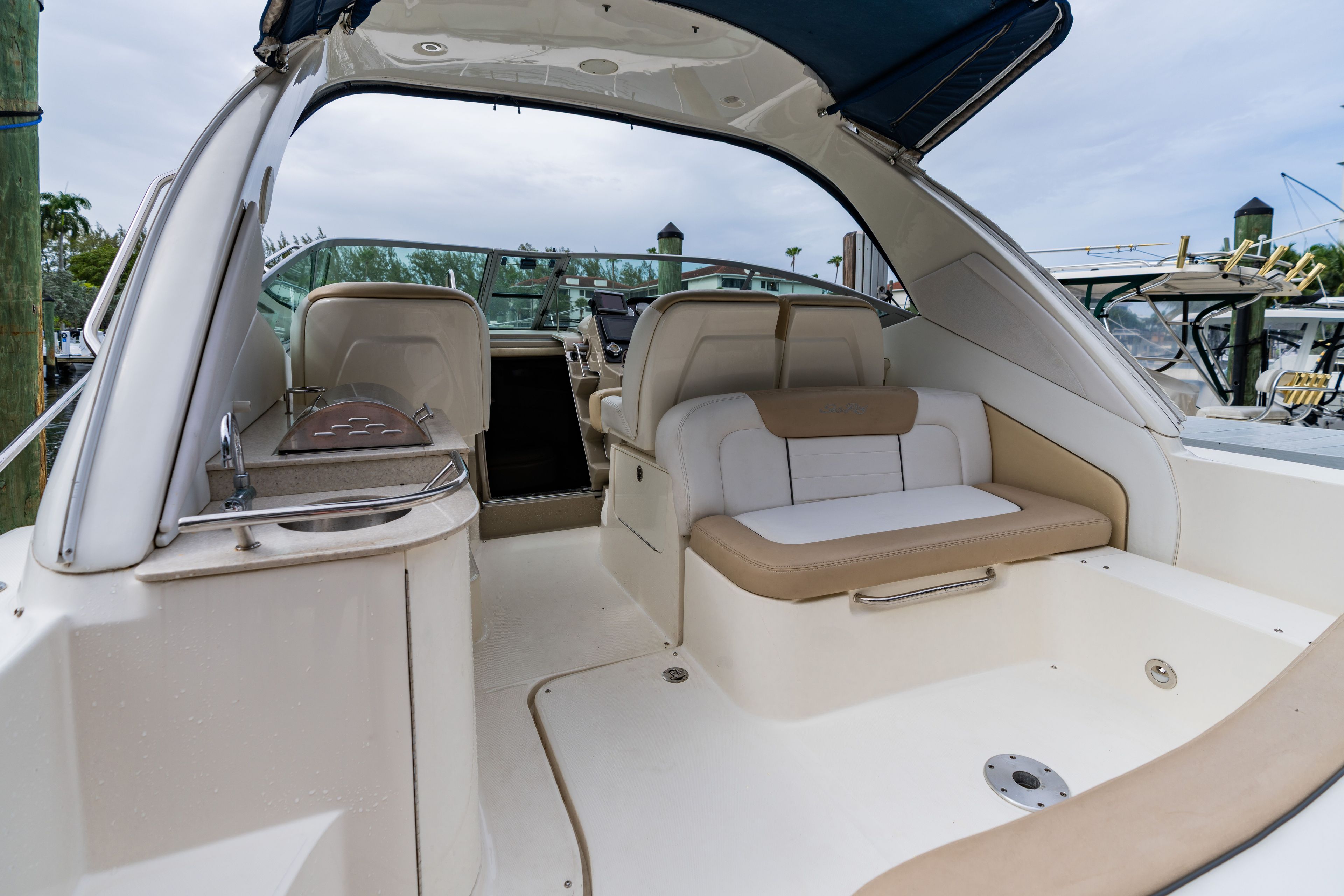 2010 Sea Ray Sundancer 330 - 29