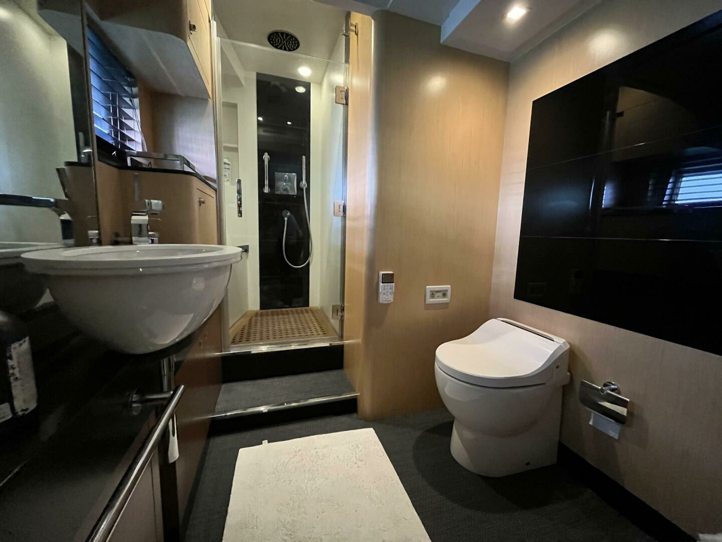 2011 Azimut Magellano 74' - Image 6