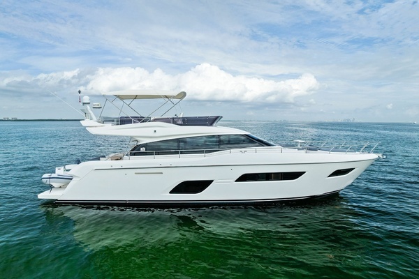 2018 Ferretti Yachts 800