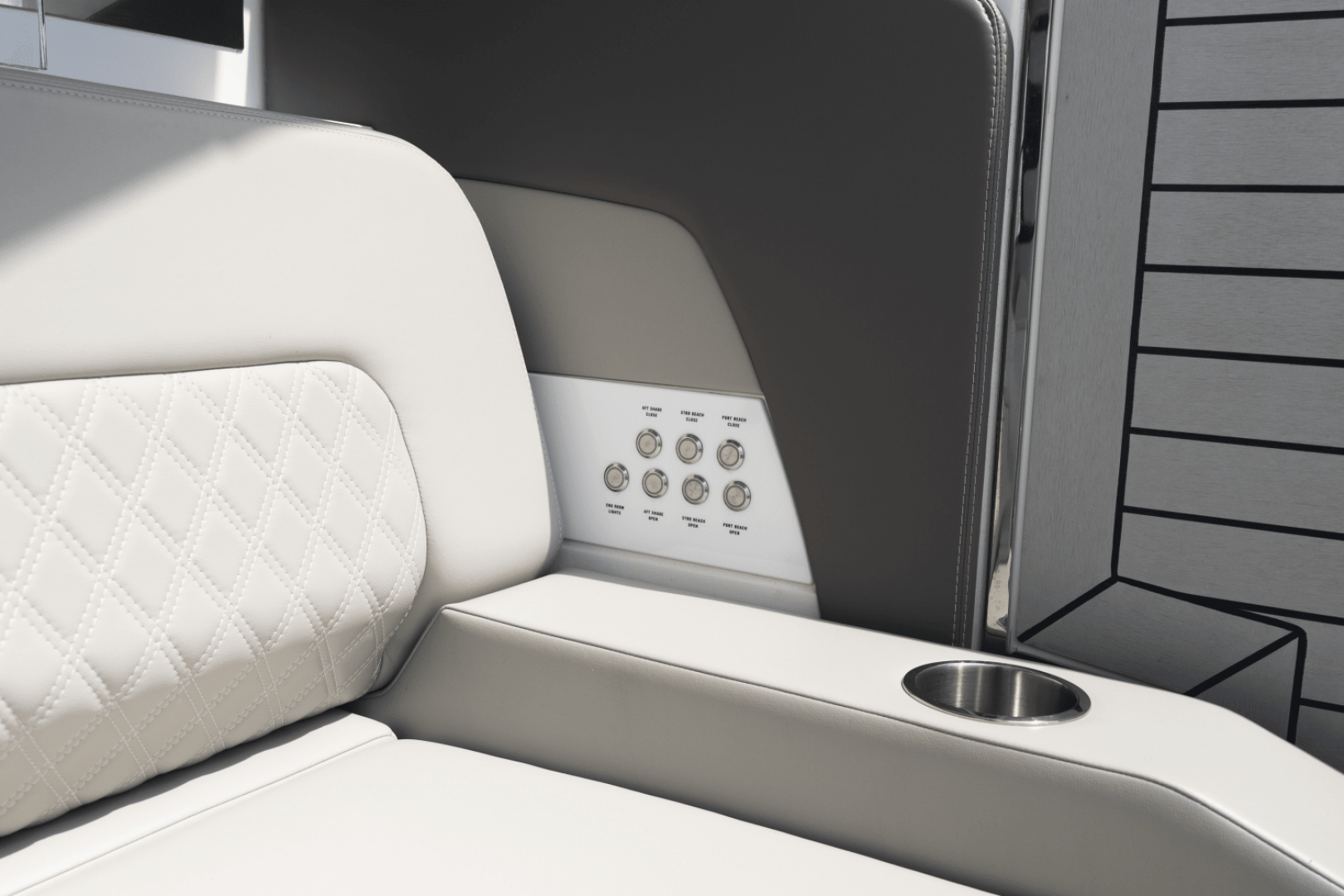 2026 Cruisers Yachts 50GLS OB - Image 57