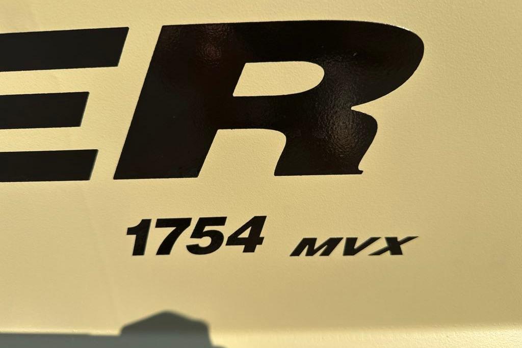 Tracker Grizzly 1754 SC 2026 model, close-up of logo and model number.