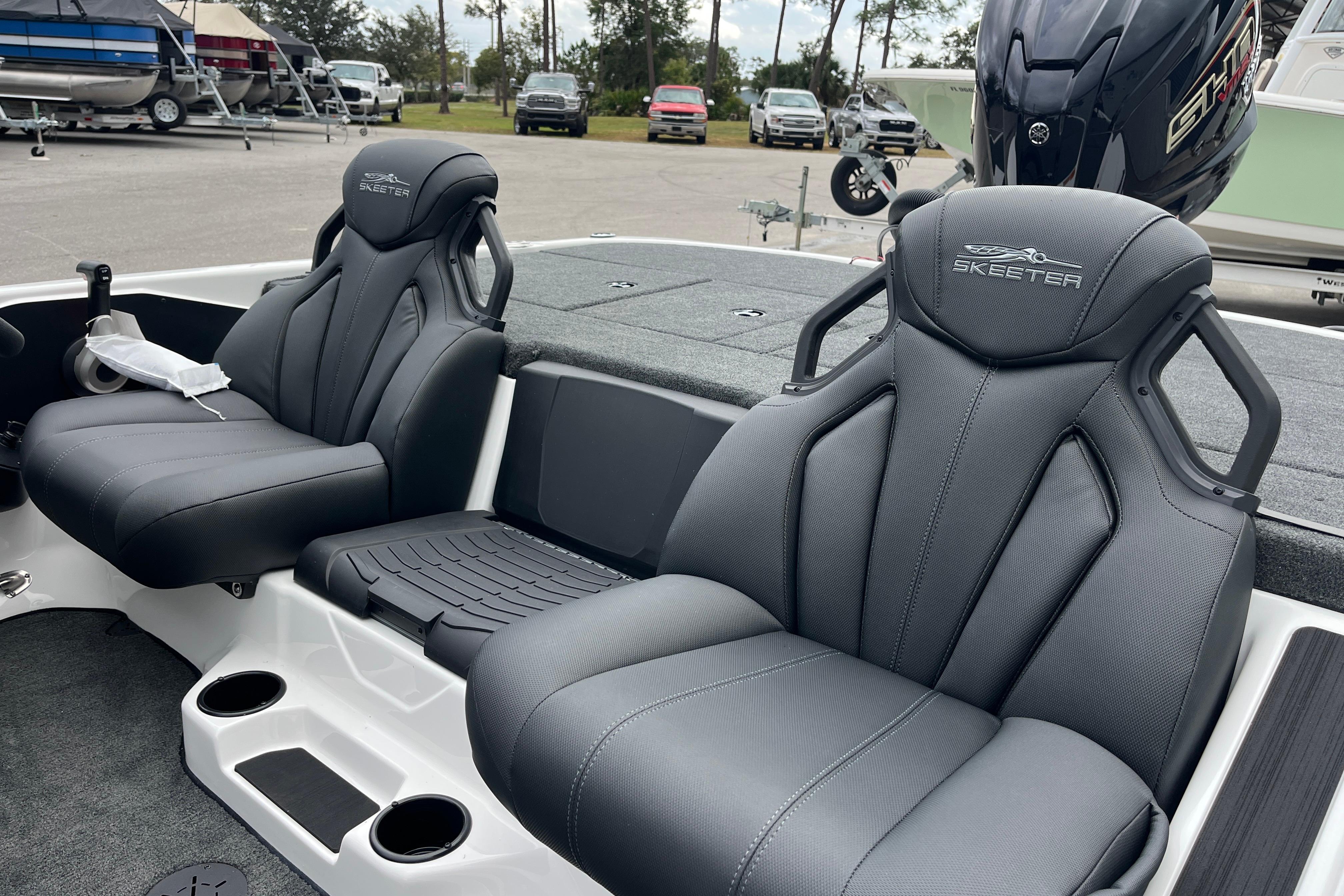 2026 Skeeter ZXR21 SE boat interior with sleek, modern seating and cup holders.