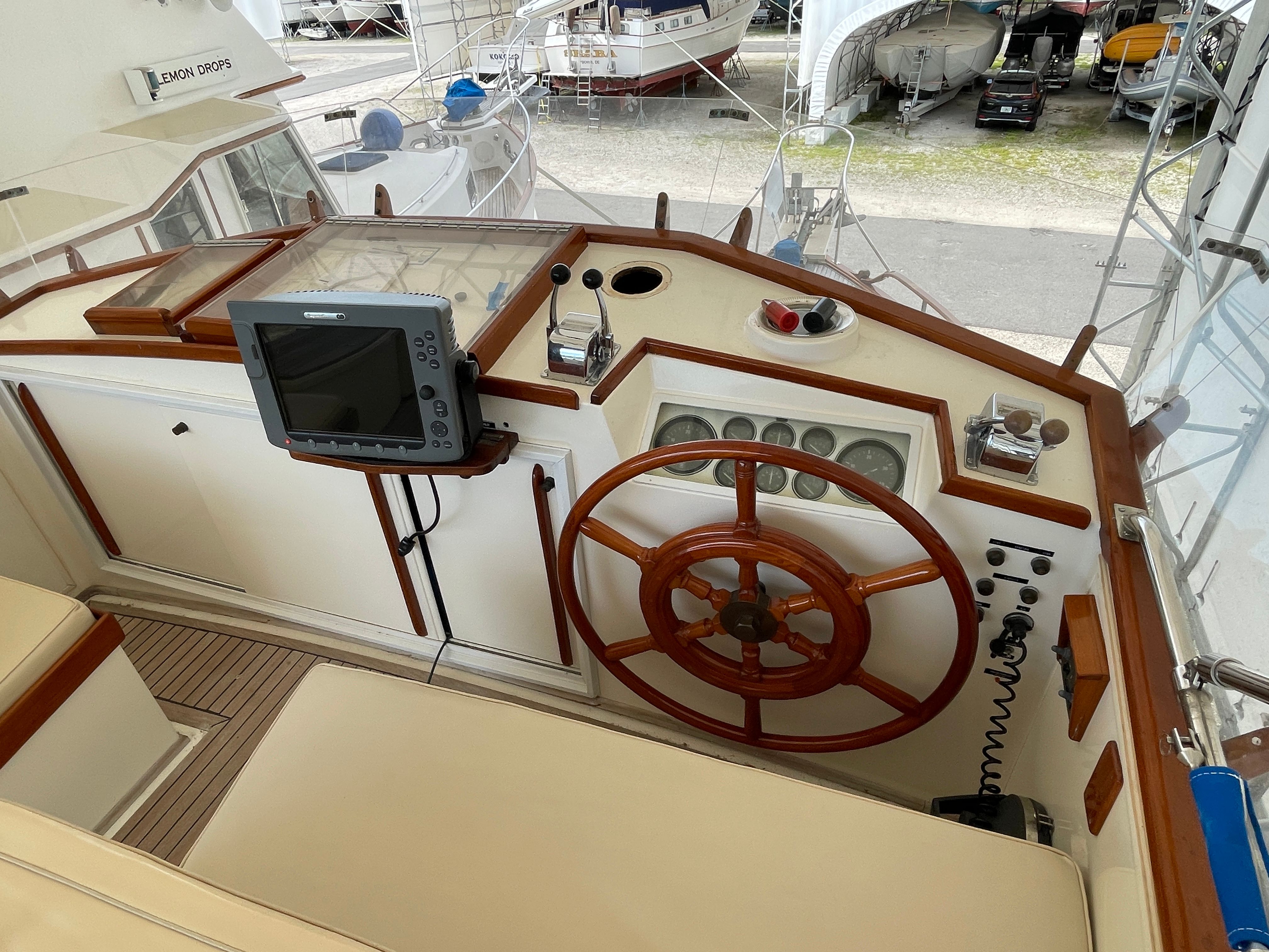 1985 Grand Banks 42 Motor Yacht - 7