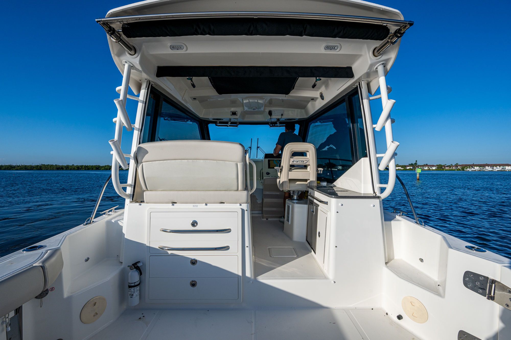 2023 BOSTON WHALER 325 CONQUEST - Image 27